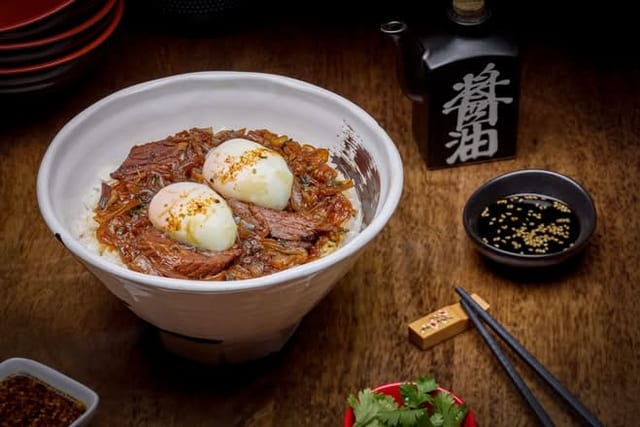 Ichimi Gyudon / 一味辣牛肉盖饭 (Separate Charge for eggs).